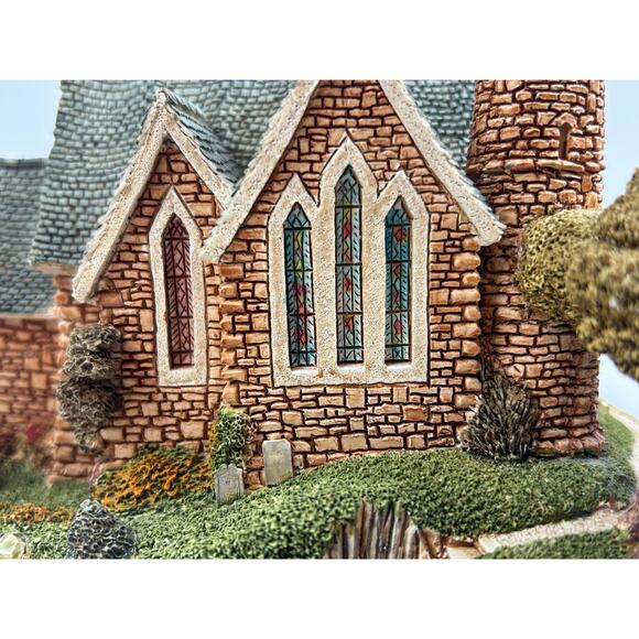 Lilliput Lane St. Patrick’s Church 1989 Irish Collection Cottage w/Box & Booklet - Picture 10 of 12